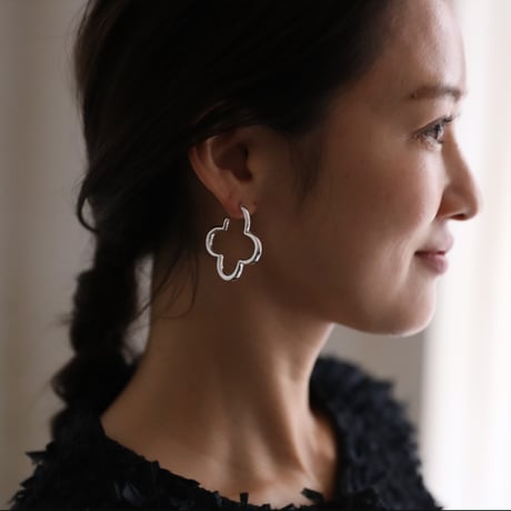 clover hoop pierce/earring