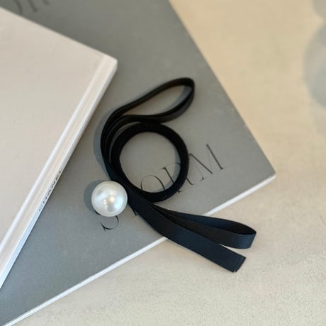 one pearl ribbon hair tie