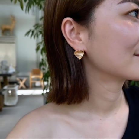 curve heart pierce