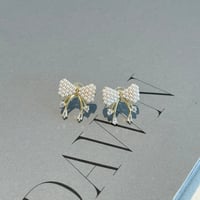 pearl set ribbon pierce