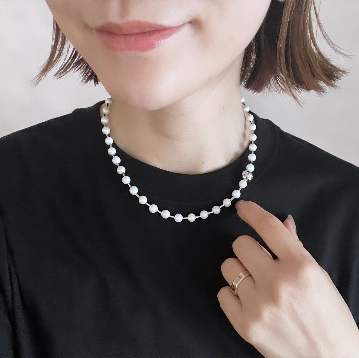 between petit pearls necklace | DECOLLTE ACCESSORY