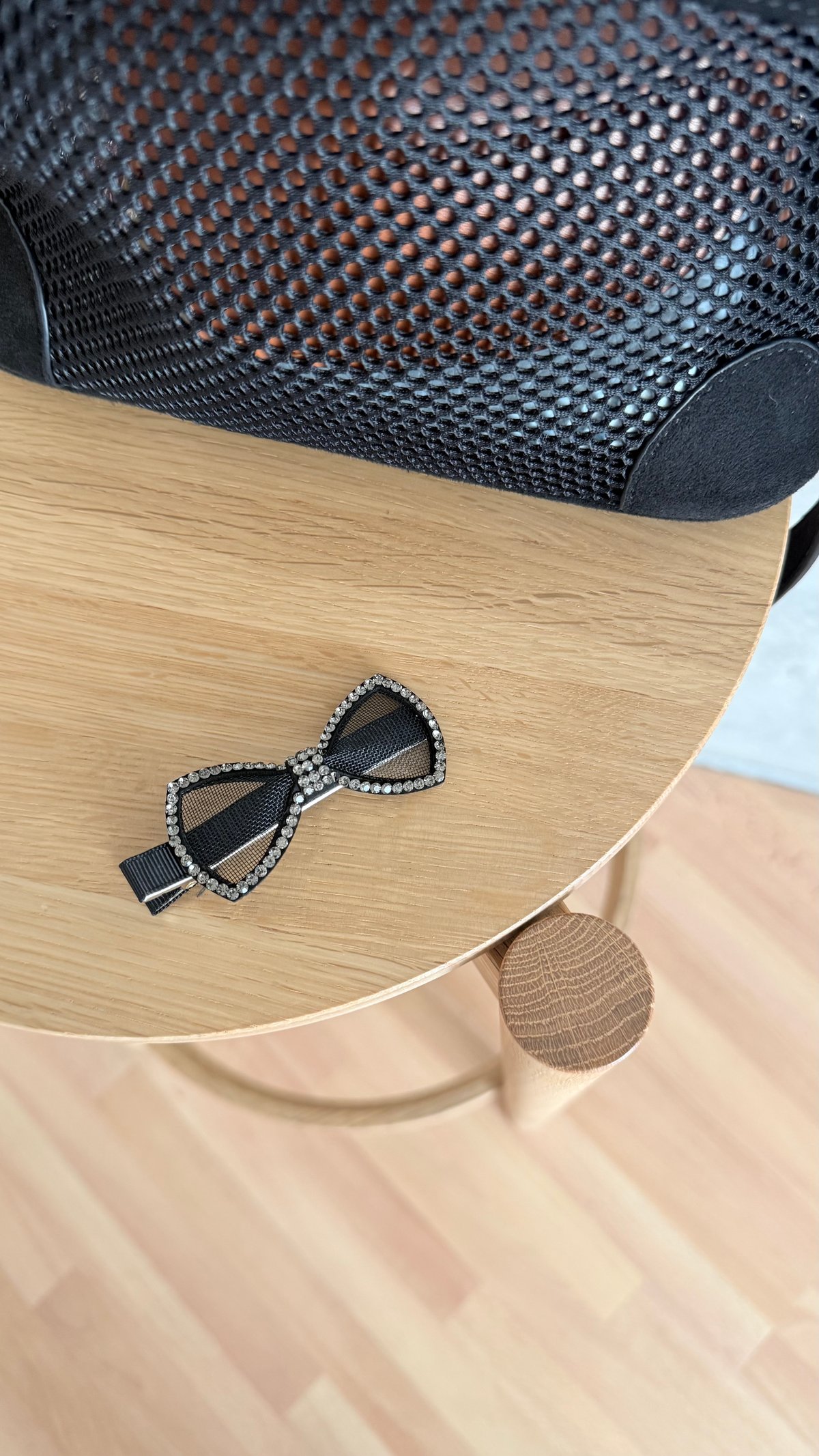 sheer crystal ribbon clip | decollte_accessory