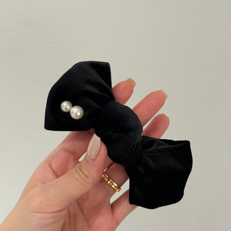 pearl on ribbon tie