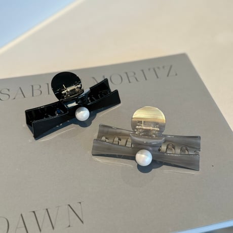 one pearl clip
