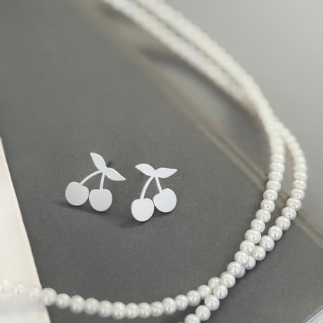 white cherry pierce
