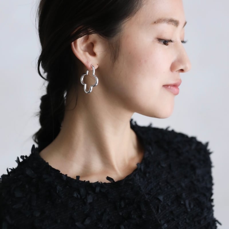 1637 PIERCE 大振りピアス 個性的 アート ブラック ロング パープル clover hoop pierce | decollte_accessory