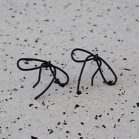 chic black line ribbon pierce