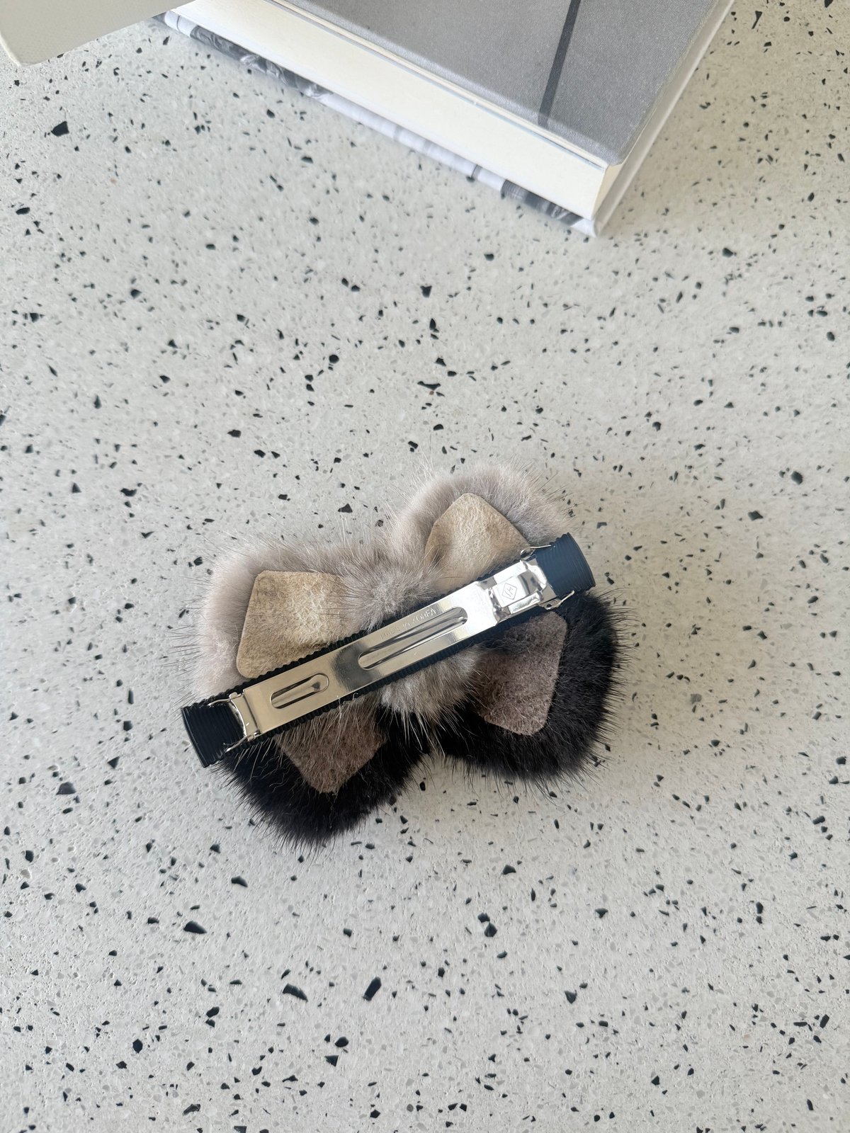 bicolor mink ribbon barrette | decollte_accessory