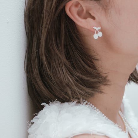 white cherry pierce