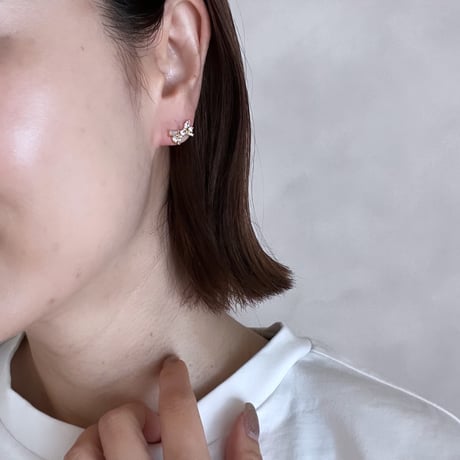 petit bijou ribbon pierce