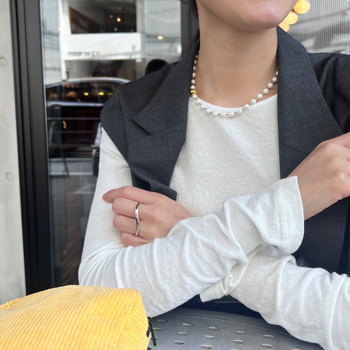 between petit pearls necklace | DECOLLTE ACCESSORY