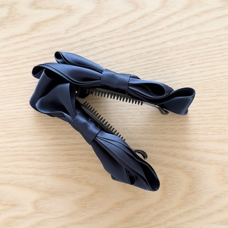 volume ribbon banana clip