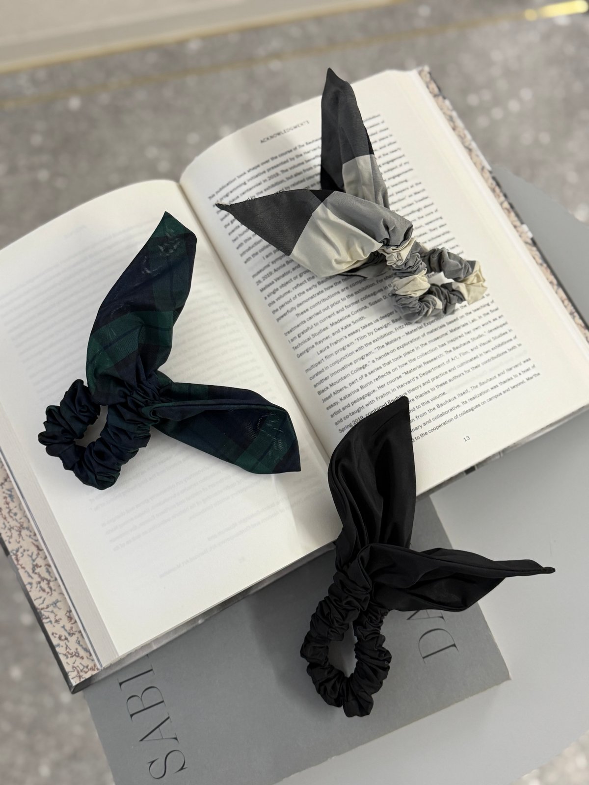 angle ribbon chouchou | decollte_accessory