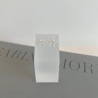 petit line ribbon pierce