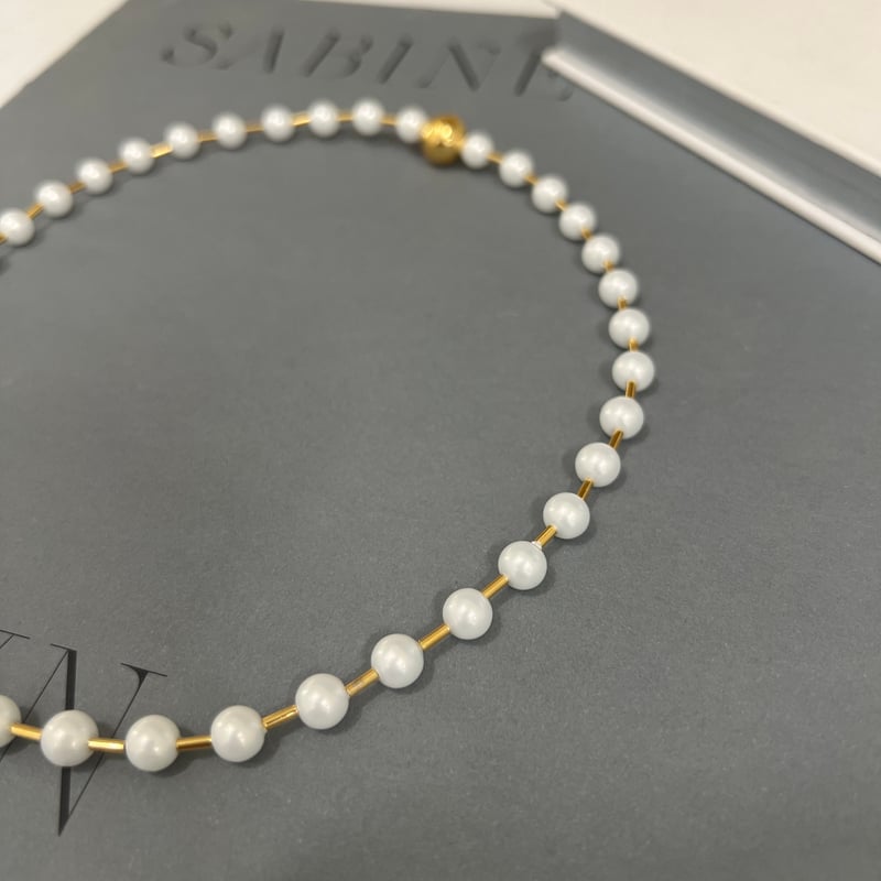 between petit pearls necklace | DECOLLTE ACCESSORY