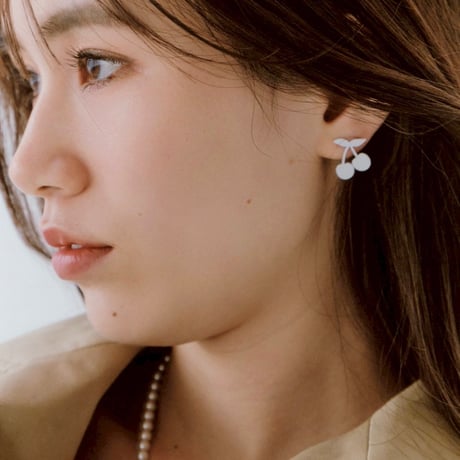 white cherry pierce