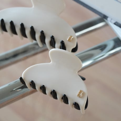 monotone bi-color hair clip