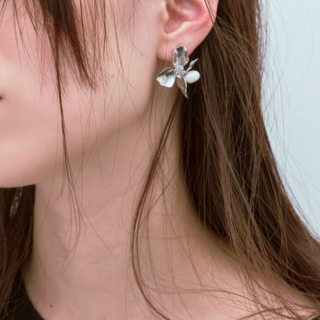 pearl bloom pierce