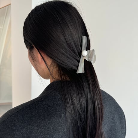 one pearl clip