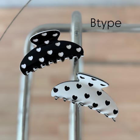 mono heart hair clip
