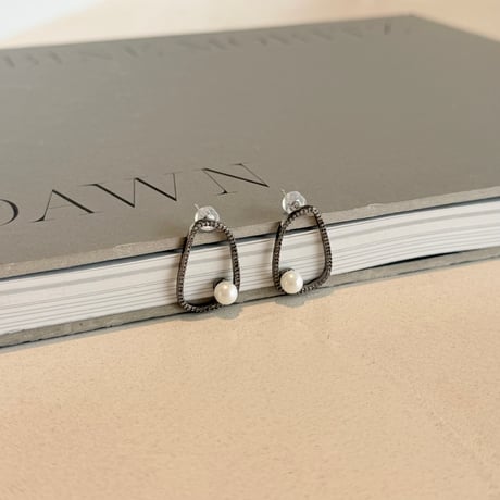 ring pearl pierce