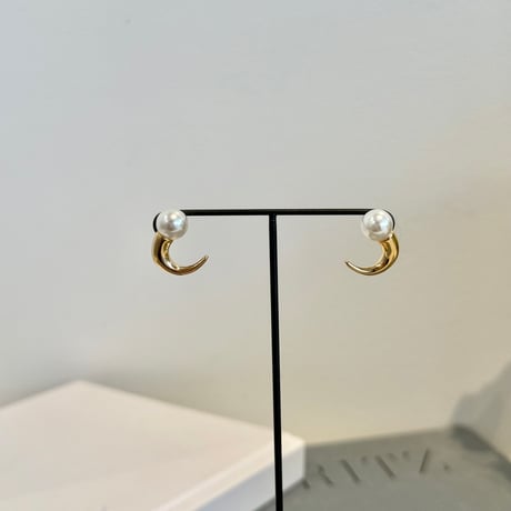 horn pearl  pierce