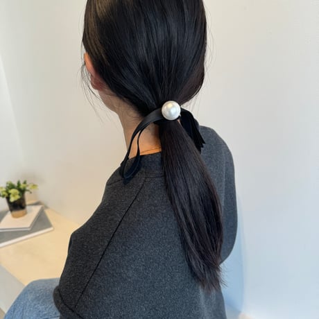 one pearl ribbon hair tie