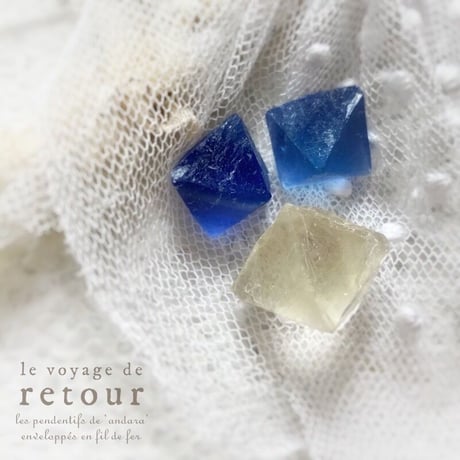 Harmonious Balancer C - FLUORITE octahedron ブルー(淡)