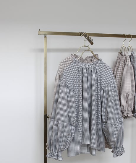 1月発送分gingham check tiered blouse