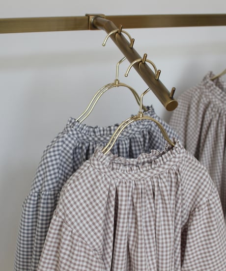 90〜110 gingham check tiered blouse