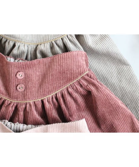 Round yoke short pants