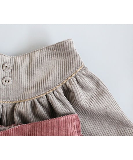 Round yoke short pants