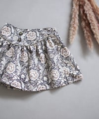Round yoke short pants