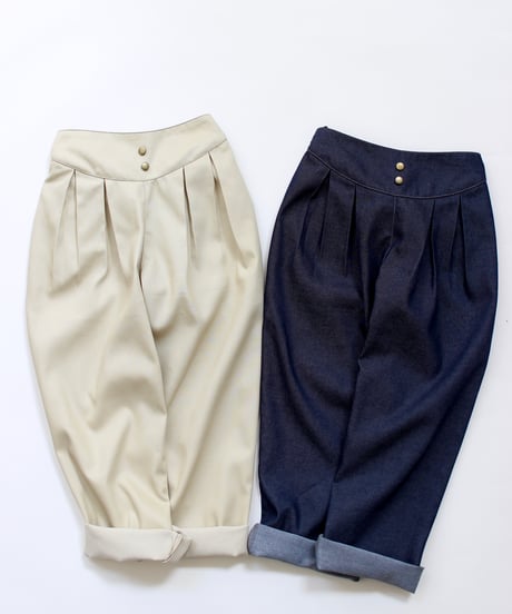 ラウンドヨークタックパンツ