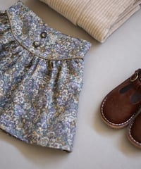Round yoke short pants