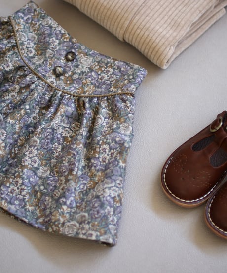 Round yoke short pants