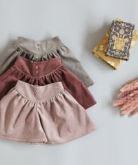 Round yoke short pants