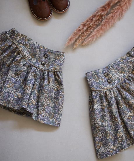 Round yoke short pants