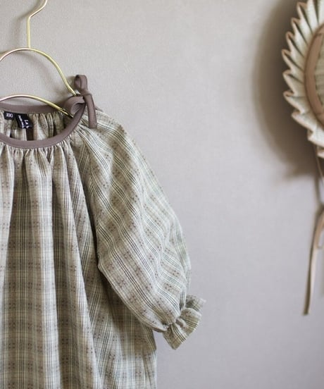 shoulder ribbon blouse