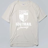 【IZU TRAIL Journey】 Emblem Tee 2024 ベージュ