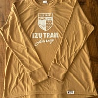 【IZU TRAIL Journey】Emblem LS Tee  2024 コヨーテイエロー