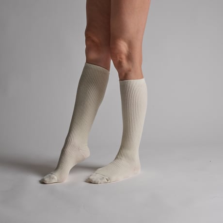 MERINO-WOOL CHEWY HIGH-SOCKS-IVORY