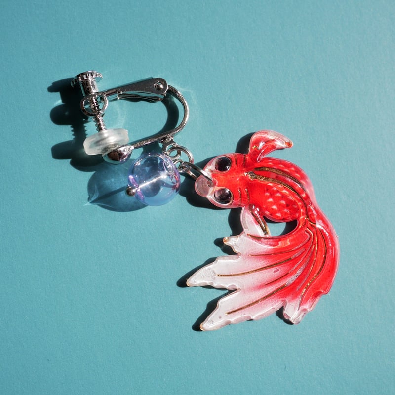 フラワーなにゃんこ♪ しっぽゆらゆら♡ピアス/イヤリング✩*॰¨ No.501 メタルフラワー 立体フラワー 華やかゆらゆらピアス 結婚