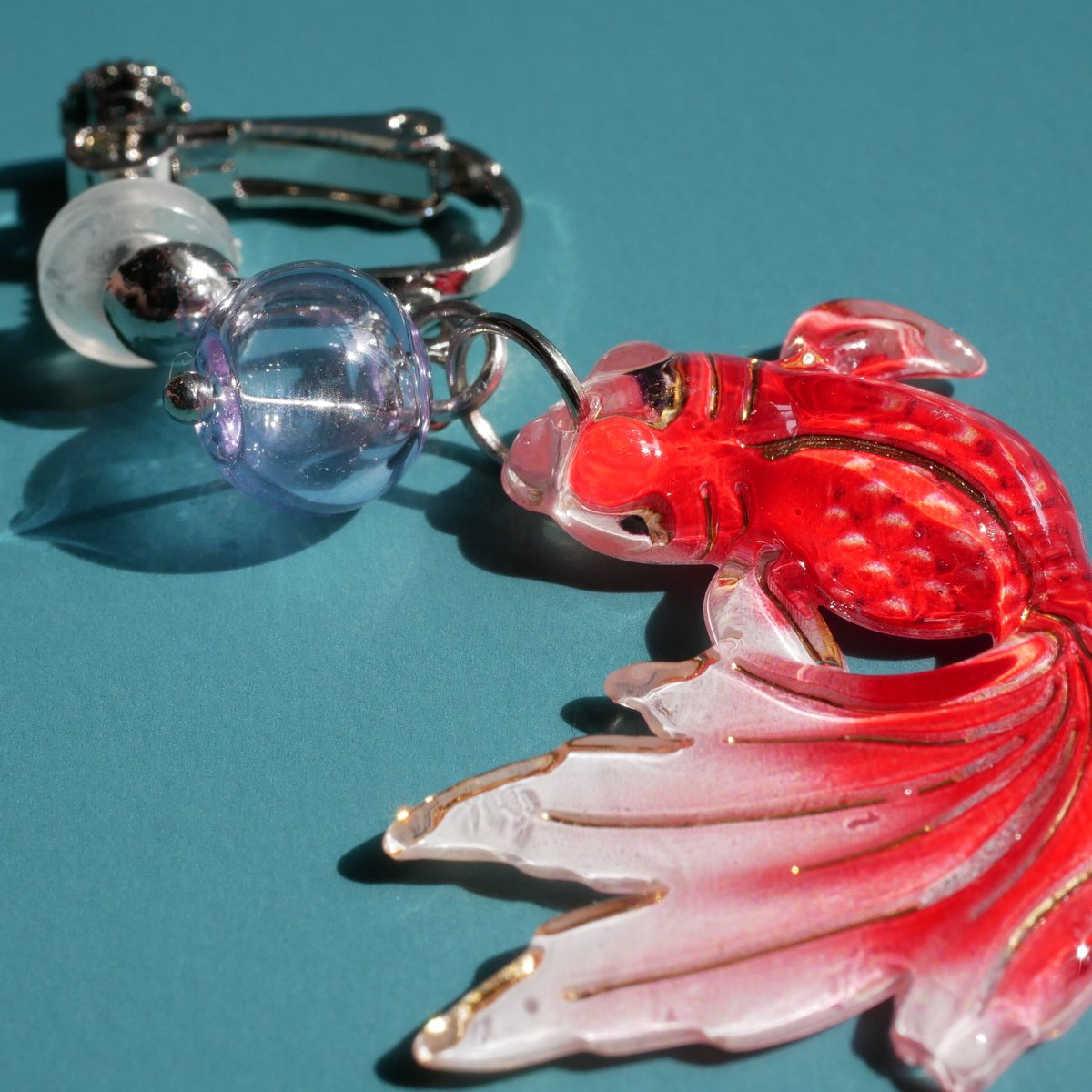 金魚のポコポコゆらゆらピアス ゆらゆら金魚イヤリング/ピアス | iwasaki.tatami