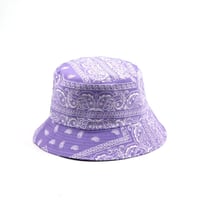 REVERSIBLE PAISLEY BUCKET HAT