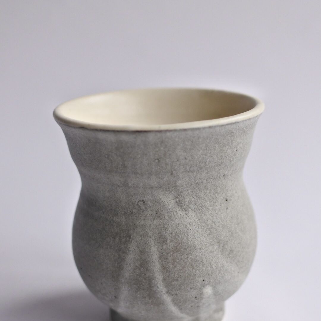 隠迫間穴窯 鉄釉 ぐい呑 G12 湯呑 松灰釉 胴紐 朝日窯工房作｜Asahiyaki | Tea pottery in