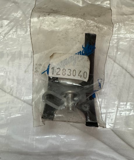 カンパニョロBB下ケーブルガイド　4-PL6-RE cable guide plate1個販売
