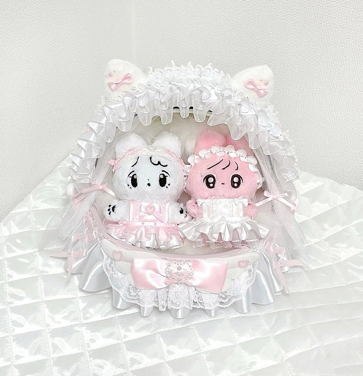ハンドメイド作家様 ぬいぐるみ付きバスケット 一点もの ベビーピンク オーダー再開】【☆ハンドメイド☆ぬいぐるみベビーカー ピンク.ver