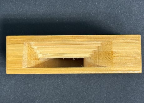 竹製「REVERSE」ロゴレーザーマーキング携帯スタンド