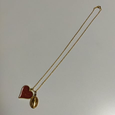 【新作】レッド／ ハートチャーム付奇跡のメダイネックレス エナメルの光沢とマーブルカラーが上品です✨